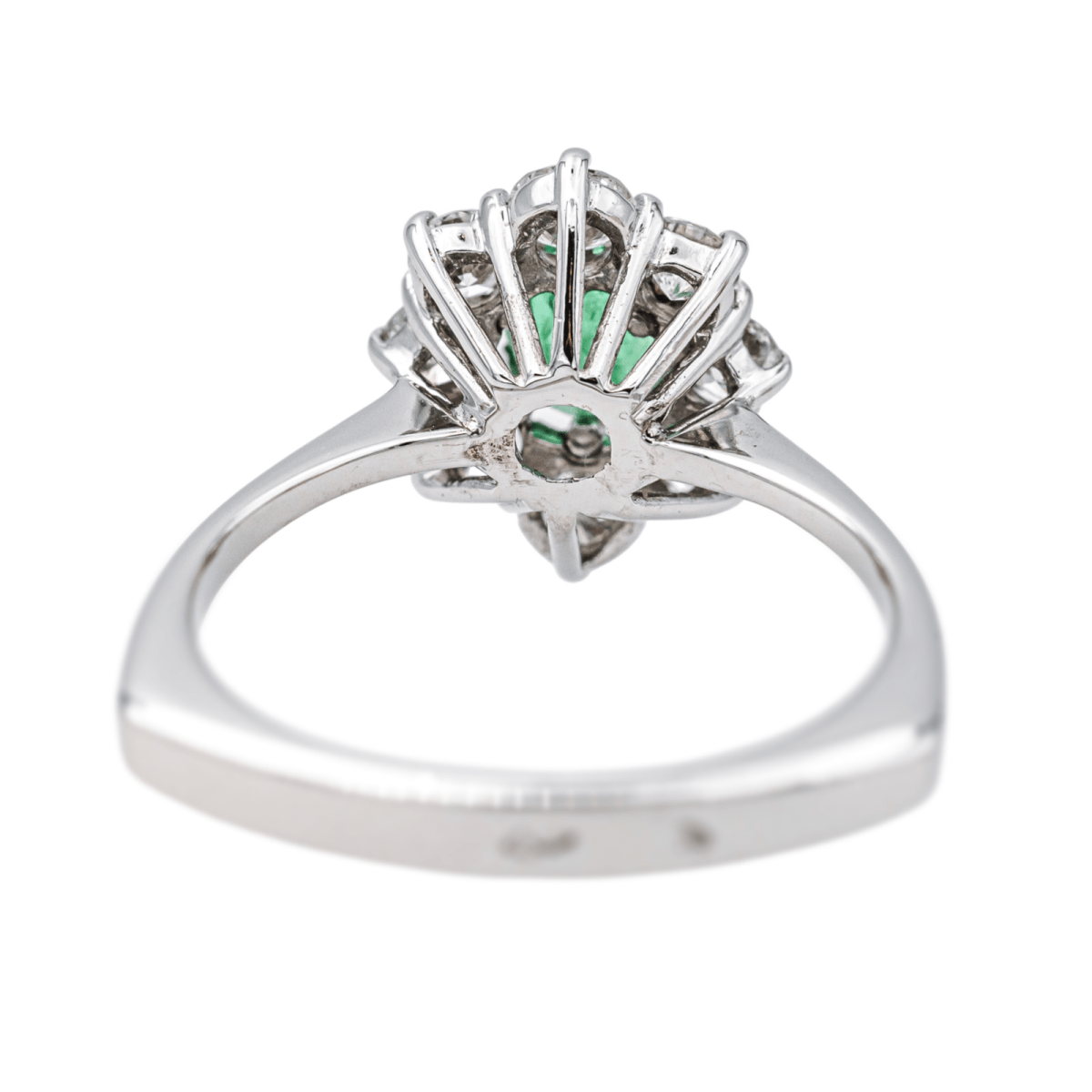 Bague Pomadour en or blanc, émeraude et diamants - Castafiore