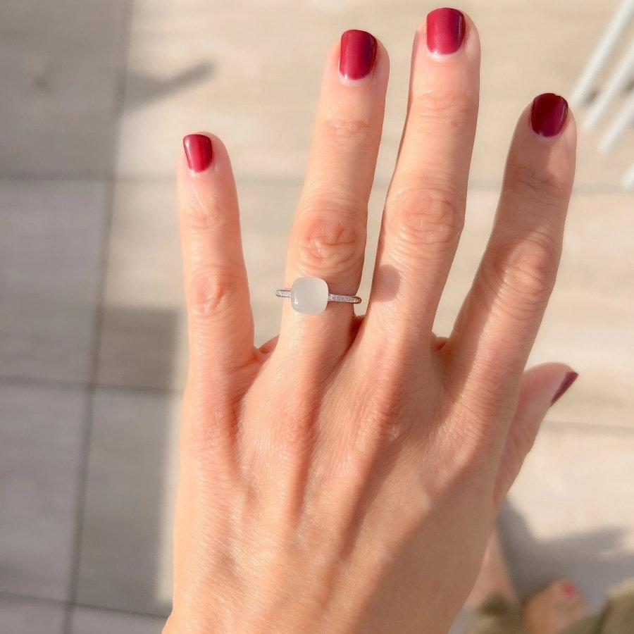 Bague POMELLATO “Nudo” en or blanc et quartz blanc