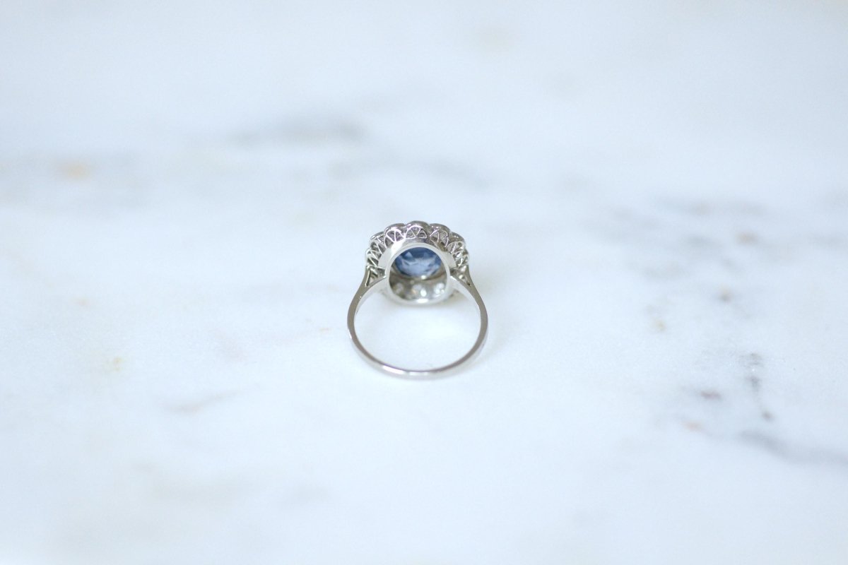 Bague Pompadour Art Déco Saphir de Ceylan 2,80 Cts et Diamants - Castafiore