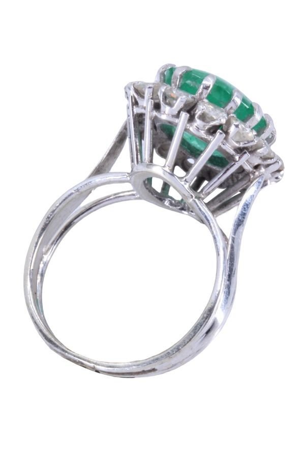 Bague pompadour émeraude et diamants en or blanc - Castafiore