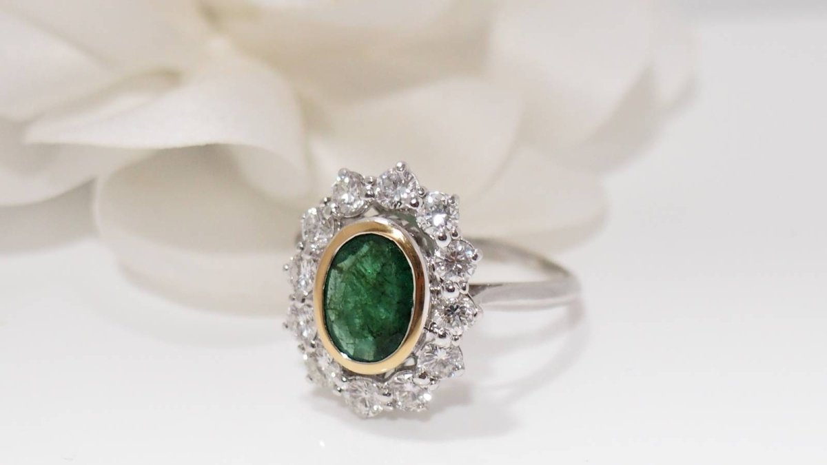 Bague pompadour en or bicolore, émeraude et diamants - Castafiore