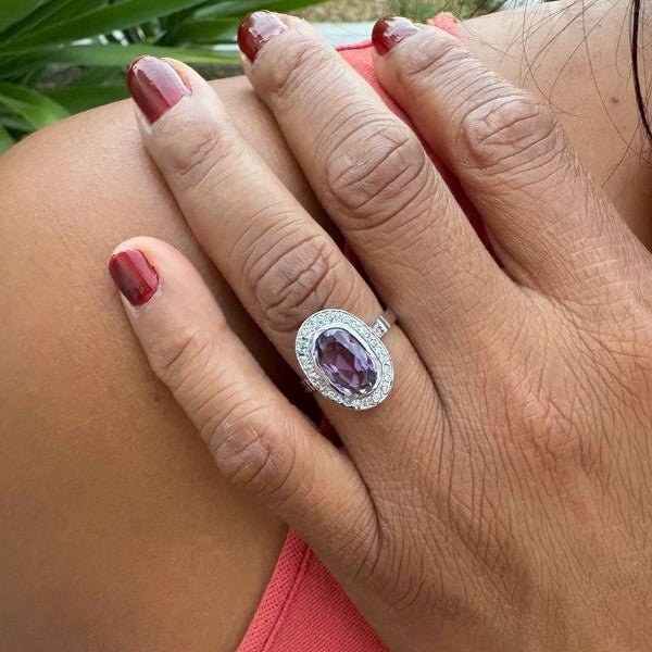 Bague Pompadour en or blanc, améthyste et diamants - Castafiore