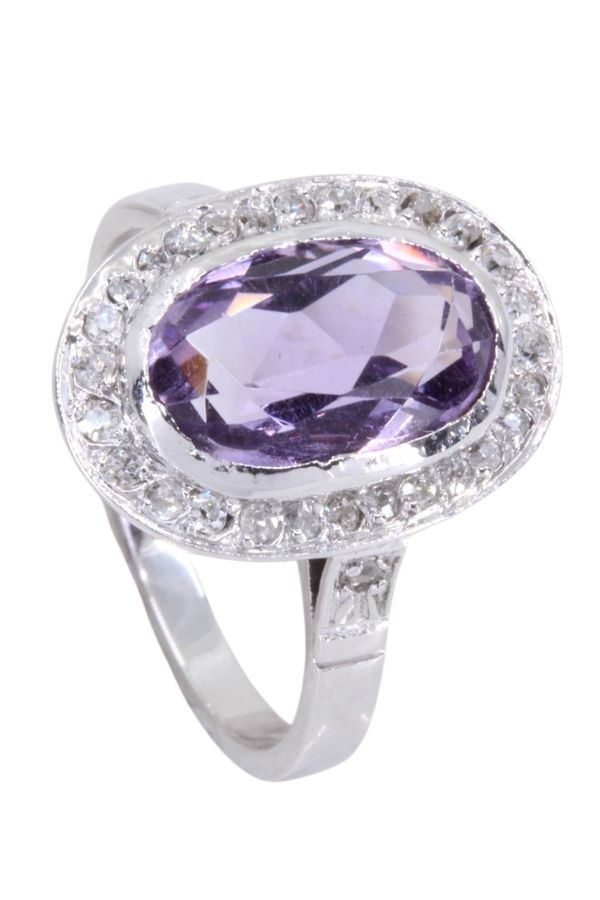 Bague Pompadour en or blanc, améthyste et diamants - Castafiore