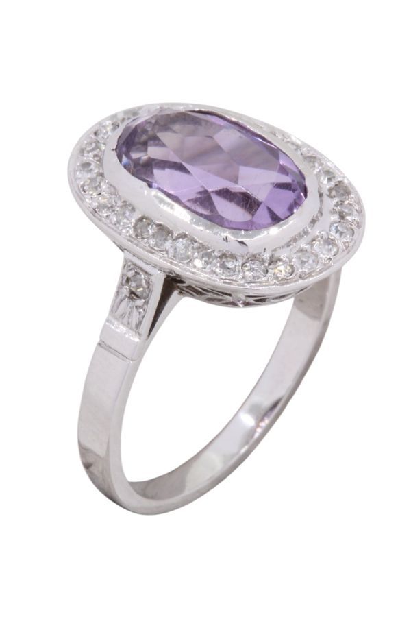 Bague Pompadour en or blanc, améthyste et diamants - Castafiore