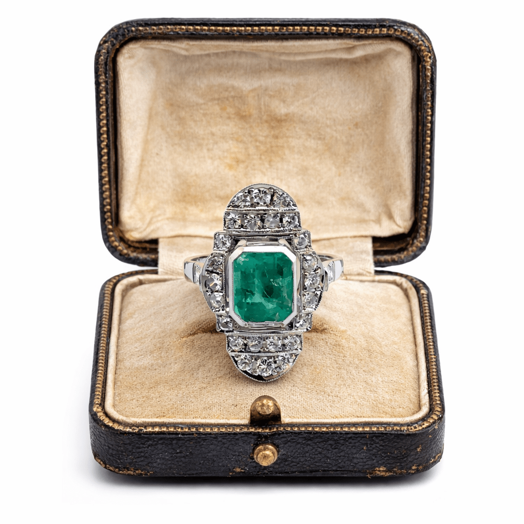 Bague Pompadour en or blanc, émeraude et diamants - Castafiore