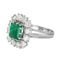 Bague Pompadour en or blanc, émeraude et diamants - Castafiore