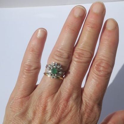 Bague Pompadour en or blanc, émeraude et diamants - Castafiore