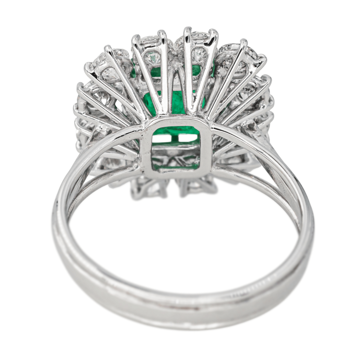 Bague Pompadour en or blanc, émeraude et diamants - Castafiore