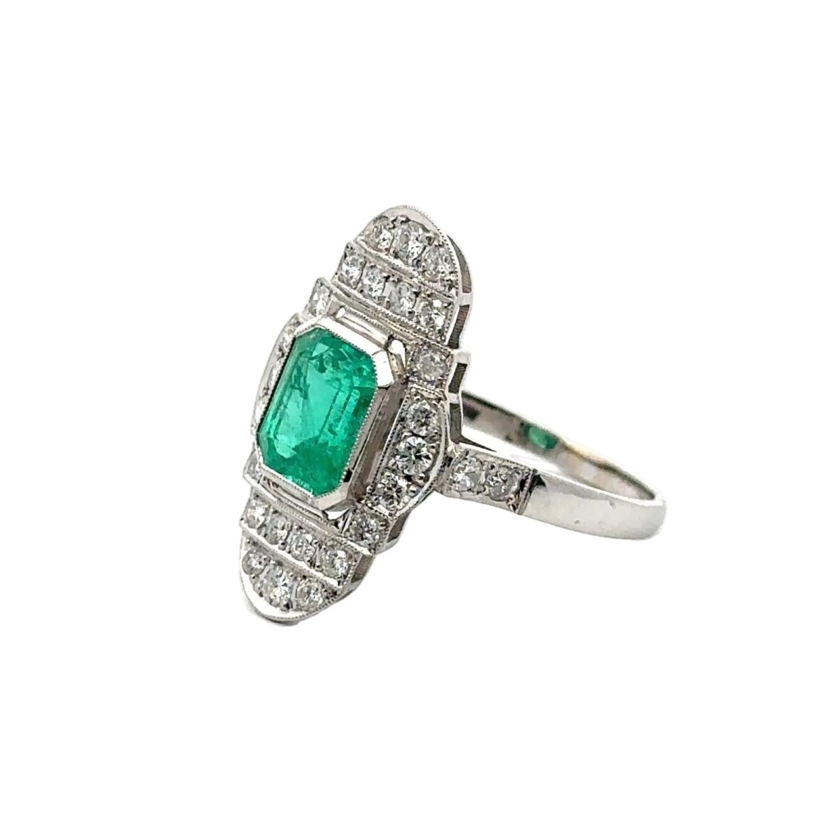 Bague Pompadour en or blanc, émeraude et diamants - Castafiore