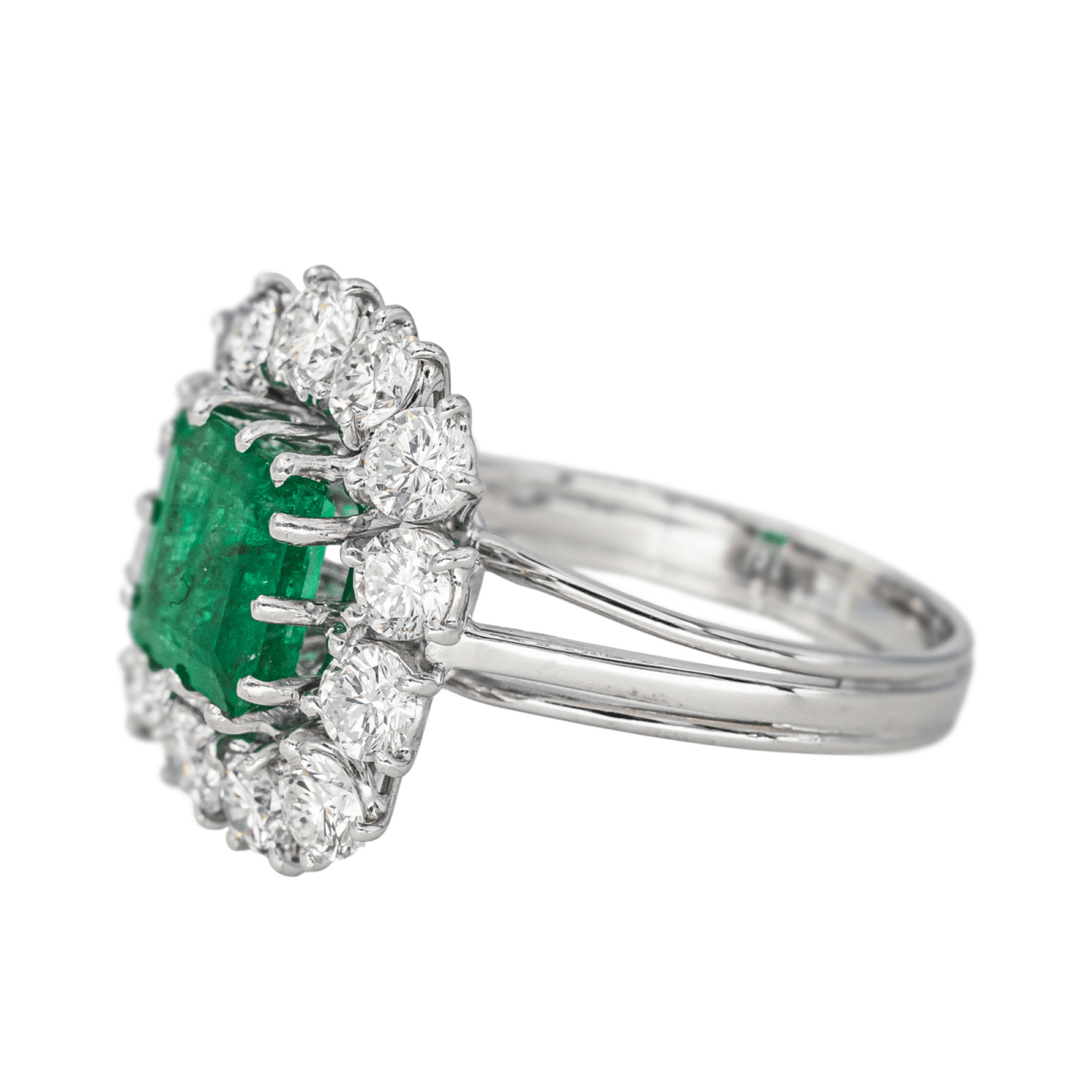 Bague Pompadour en or blanc, émeraude et diamants - Castafiore