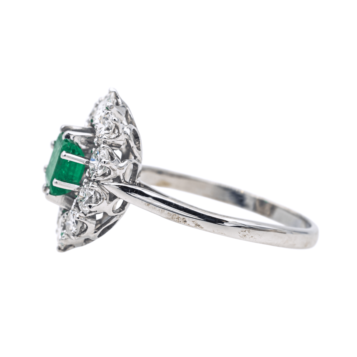 Bague Pompadour en or blanc, émeraude et diamants - Castafiore