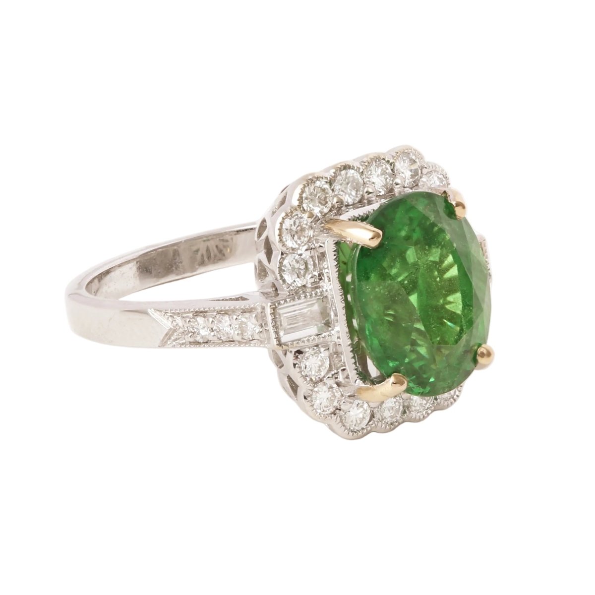 Bague Pompadour en or blanc, grenat et diamants - Castafiore