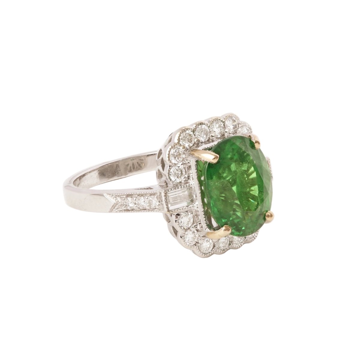 Bague Pompadour en or blanc, grenat et diamants - Castafiore