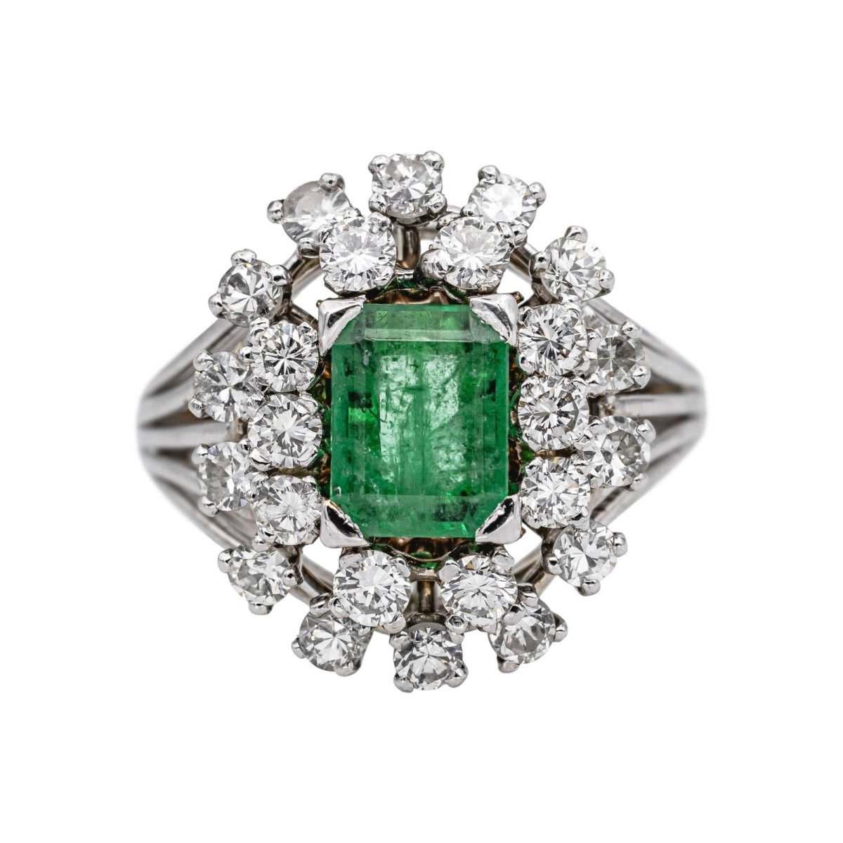 Bague Pompadour en or blanc, platine, émeraude et diamants - Castafiore