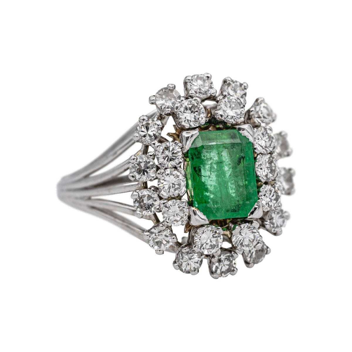 Bague Pompadour en or blanc, platine, émeraude et diamants - Castafiore