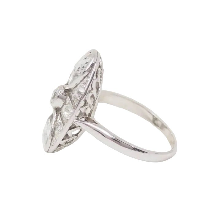 Bague Pompadour en or blanc, platine et diamants - Castafiore