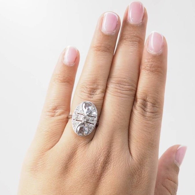 Bague Pompadour en or blanc, platine et diamants - Castafiore