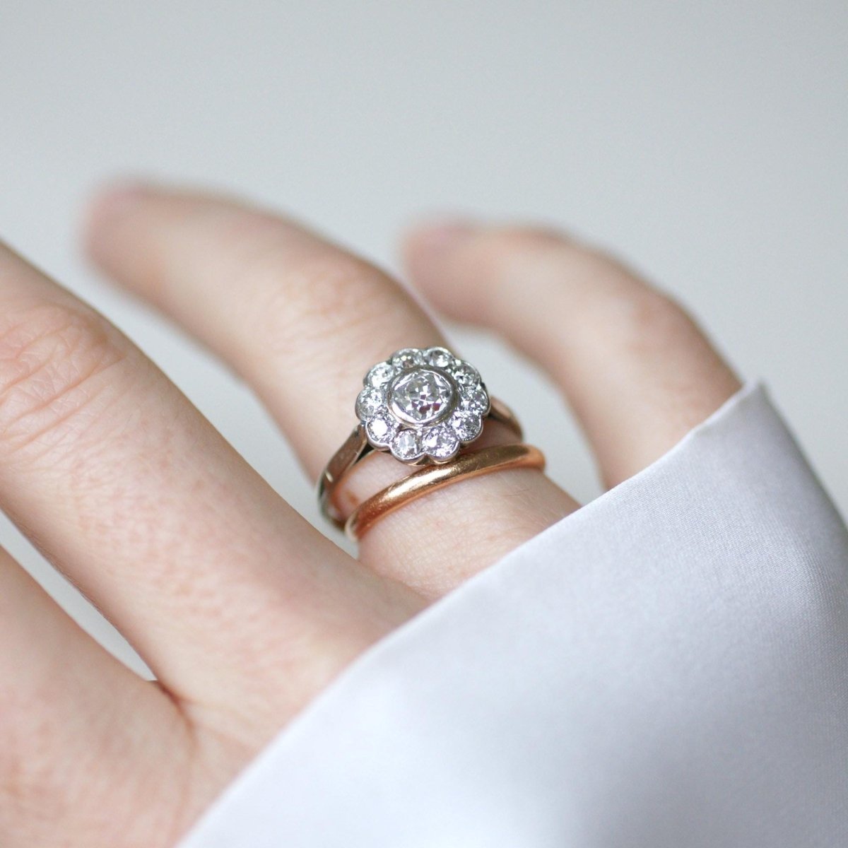 Bague Pompadour en or blanc, platine, et diamants - Castafiore