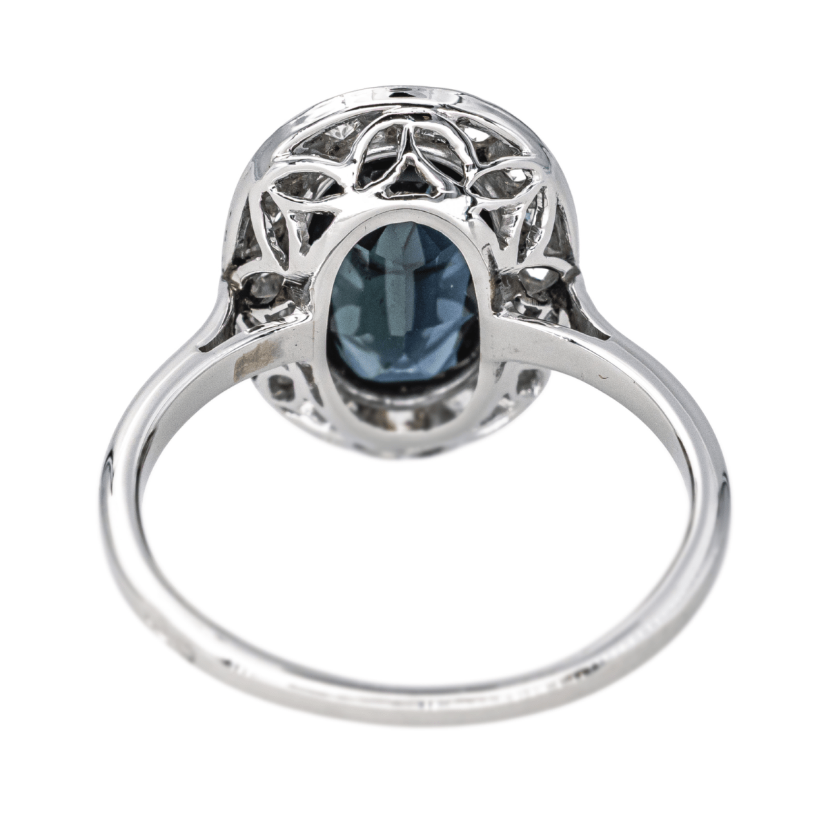 Bague Pompadour en or blanc, platine, saphir et diamants - Castafiore