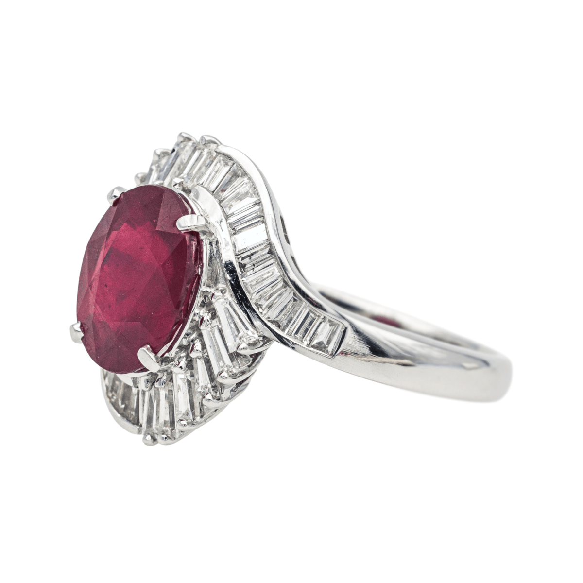 Bague Pompadour en or blanc, rubis et diamants - Castafiore