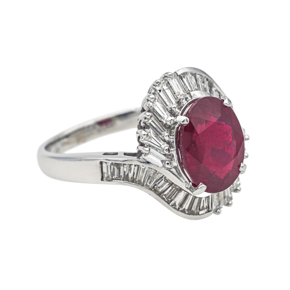 Bague Pompadour en or blanc, rubis et diamants - Castafiore