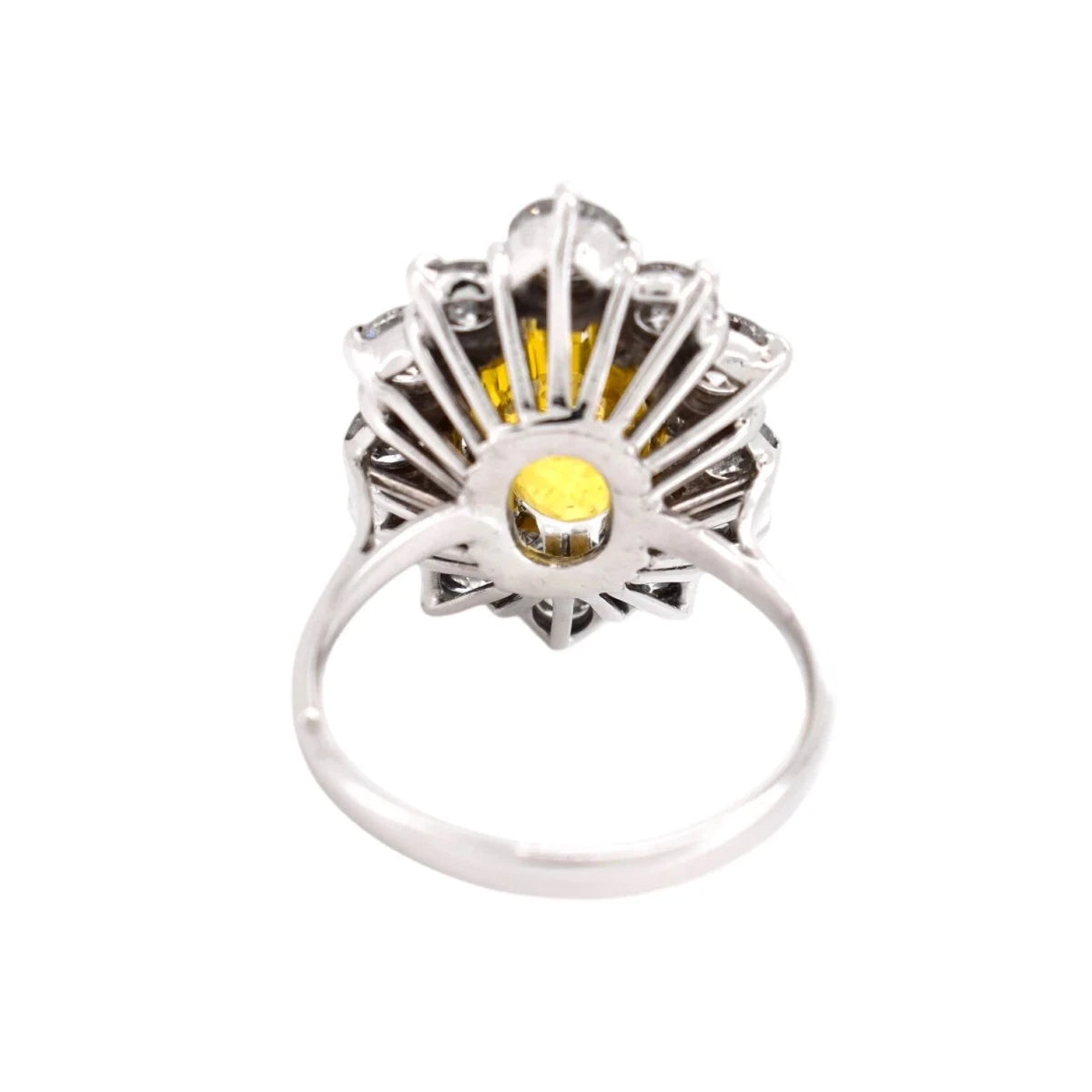 Bague Pompadour en or blanc, saphir et diamants - Castafiore