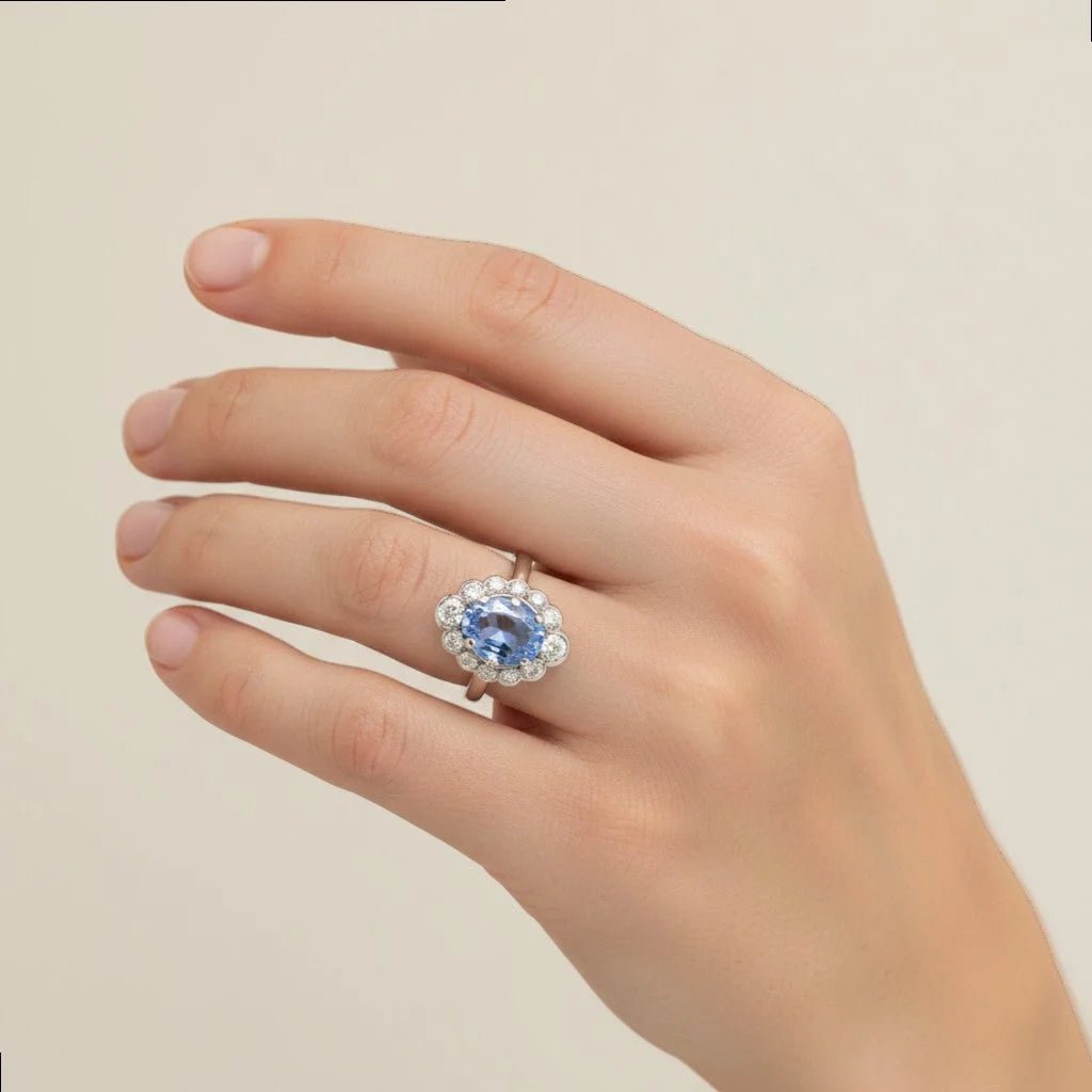 Bague Pompadour en or blanc, saphir et diamants - Castafiore