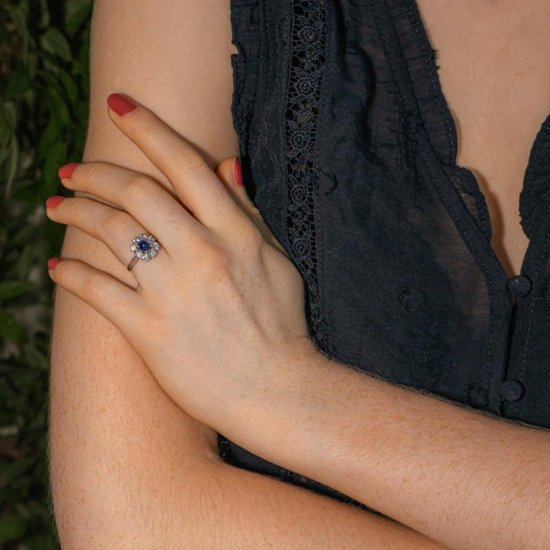 Bague Pompadour en or blanc, saphir et diamants - Castafiore