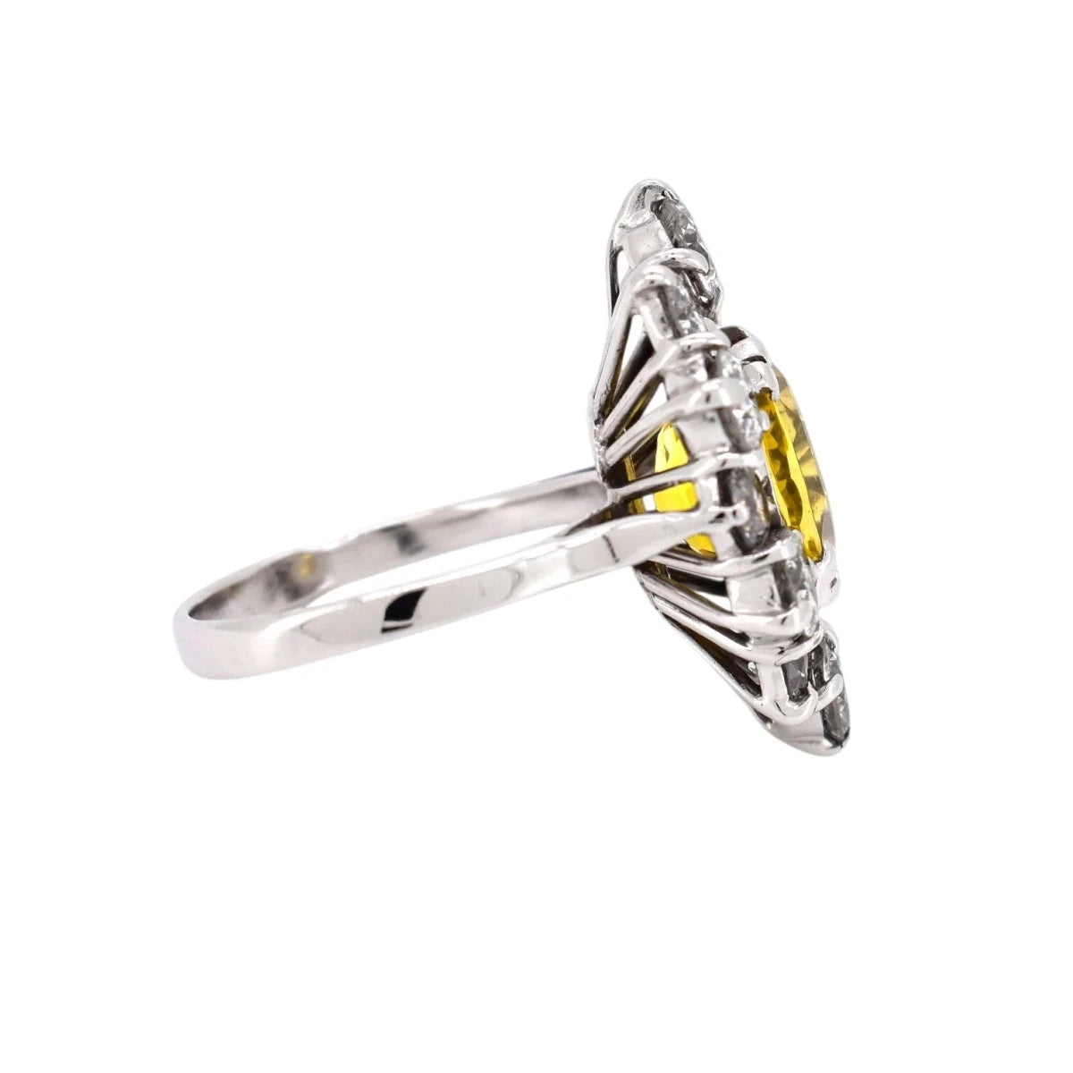 Bague Pompadour en or blanc, saphir et diamants - Castafiore