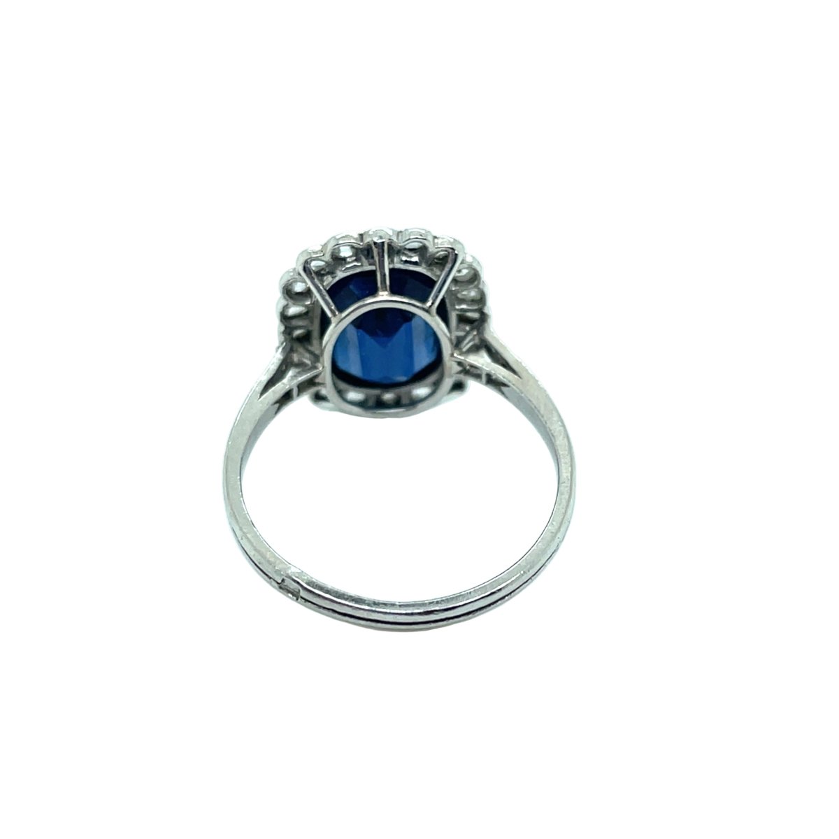 Bague Pompadour en or blanc, saphir et diamants - Castafiore