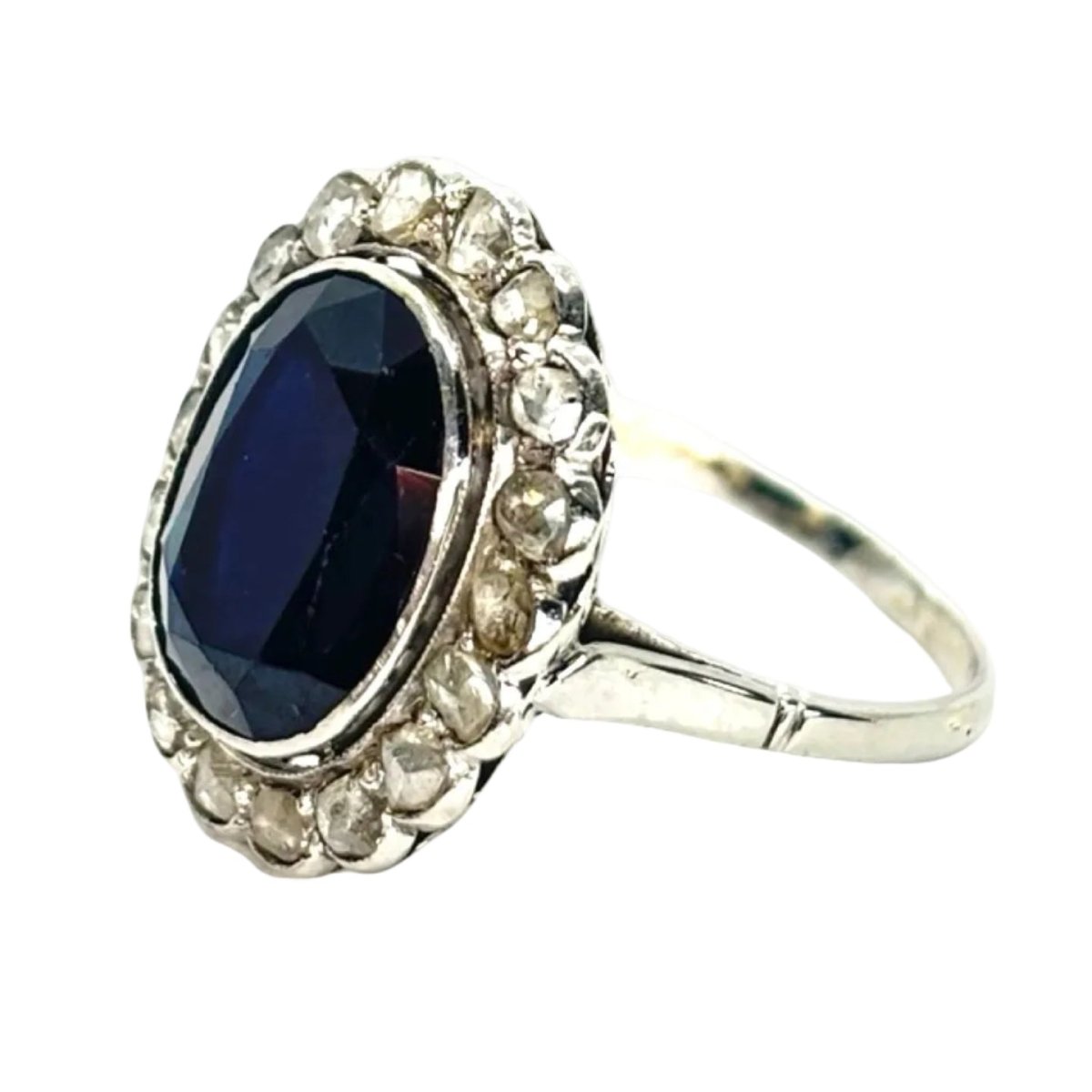 Bague Pompadour en or blanc, saphir et diamants - Castafiore