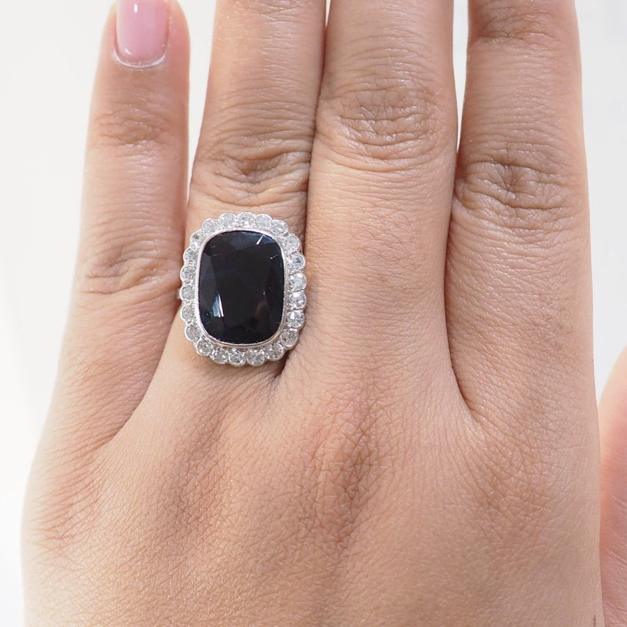 Bague Pompadour en or blanc, saphir et diamants - Castafiore