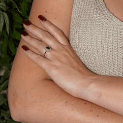 Bague Pompadour en or blanc, saphir et diamants - Castafiore