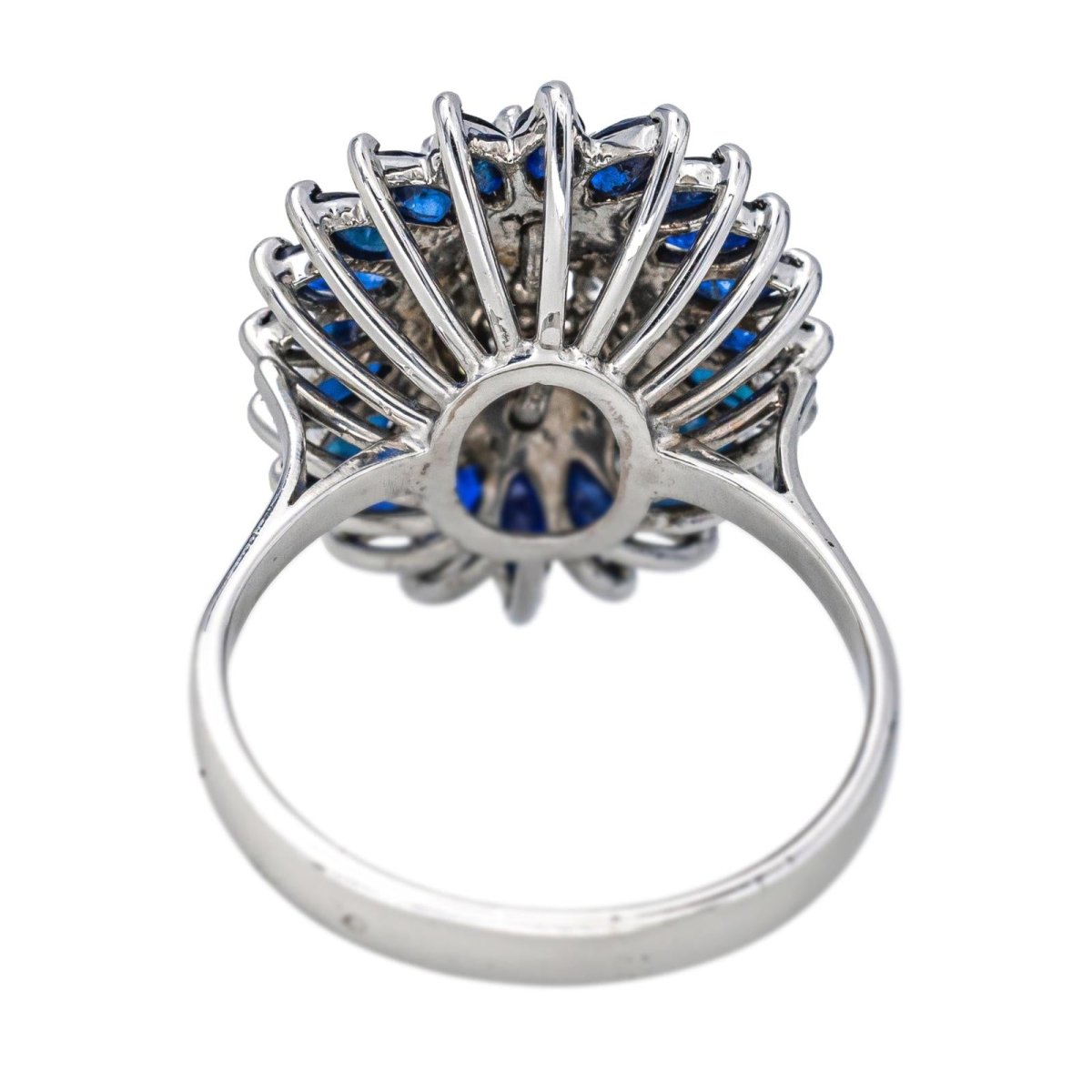 Bague Pompadour en or blanc, saphirs et diamants - Castafiore