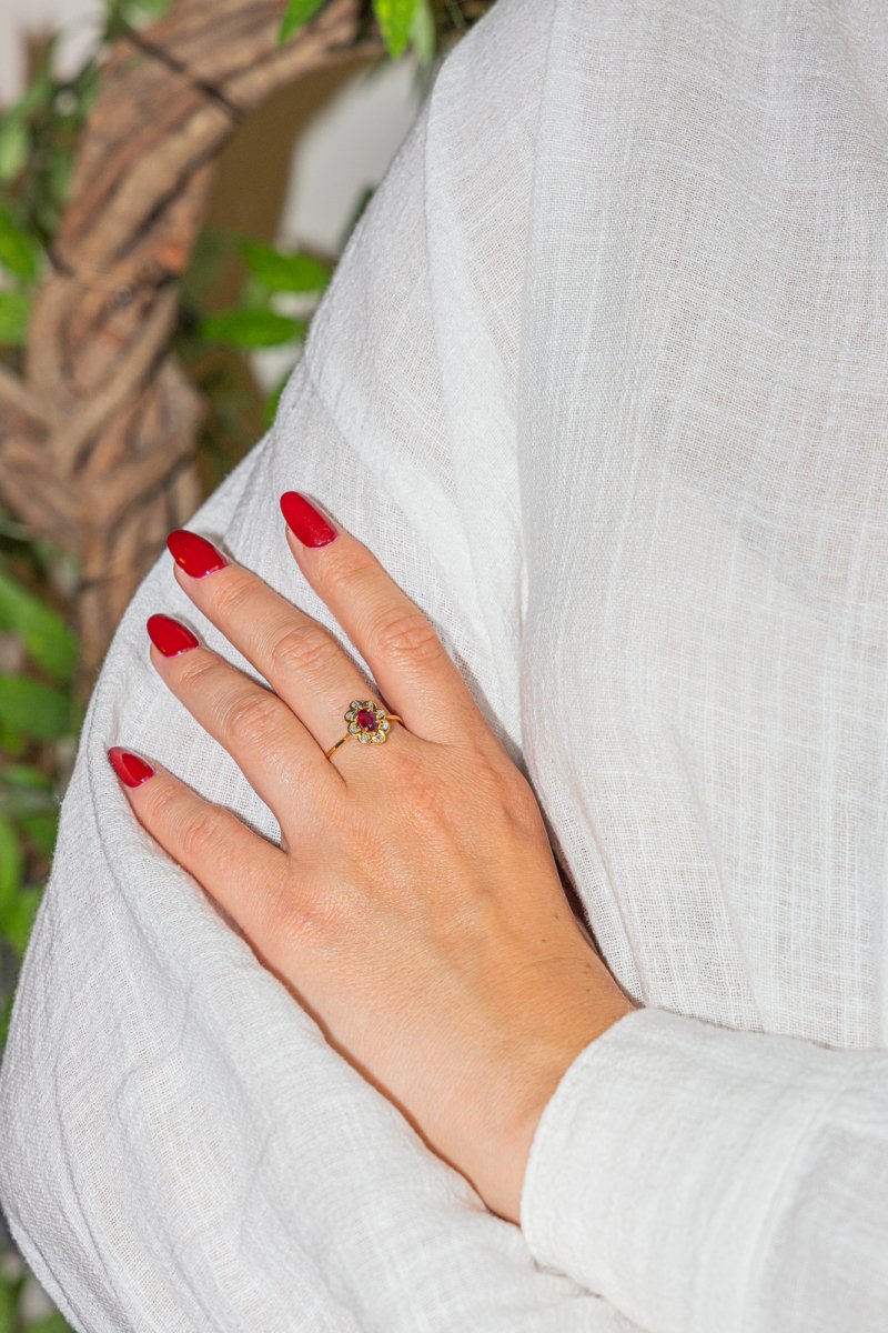 Bague Pompadour en or jaune, diamant et rubis - Castafiore