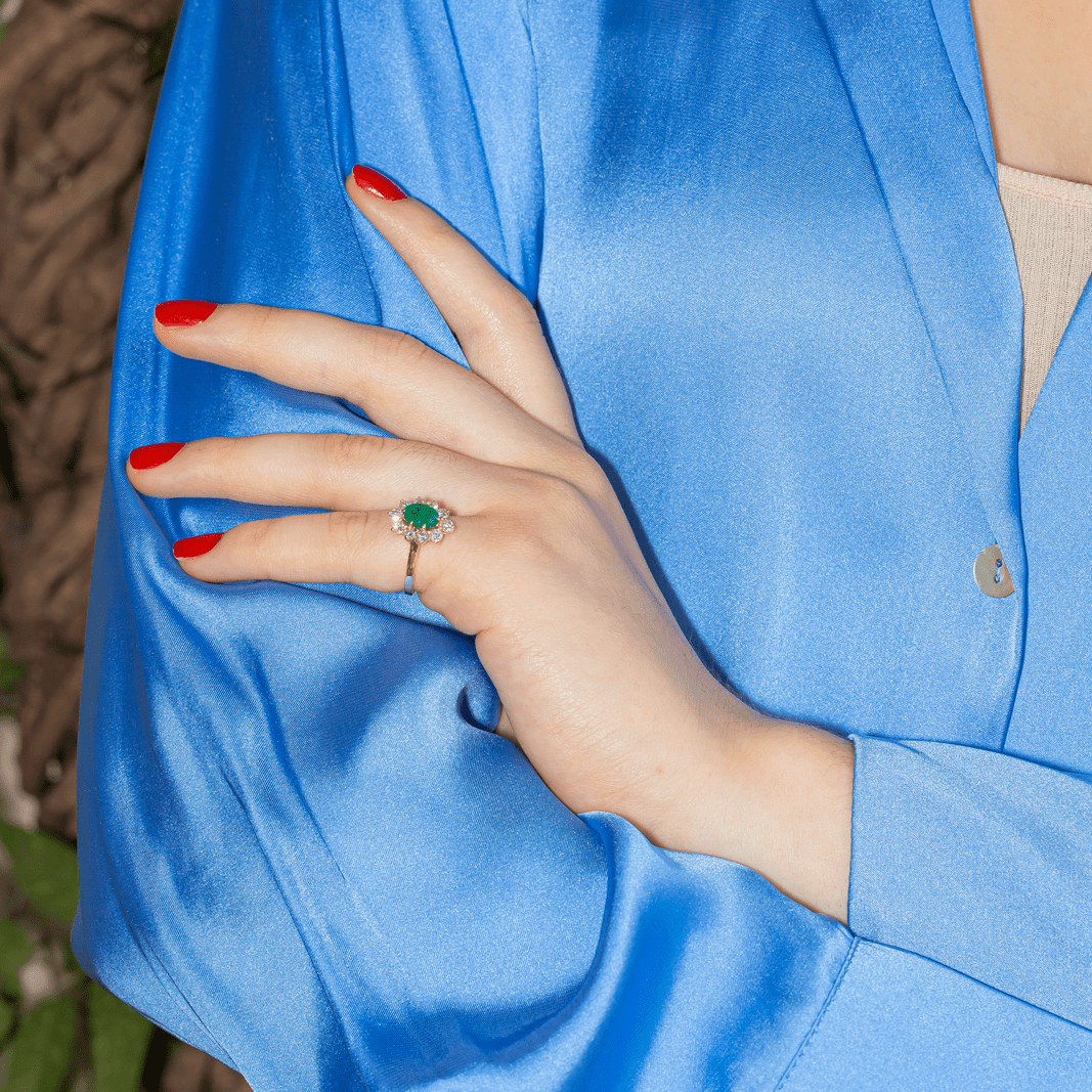 Bague Pompadour en or jaune, émeraude et diamants - Castafiore