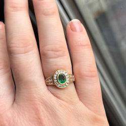 Bague Pompadour en or jaune, émeraude et diamants - Castafiore