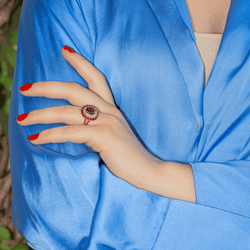 Bague Pompadour en or jaune, grenats et diamants - Castafiore
