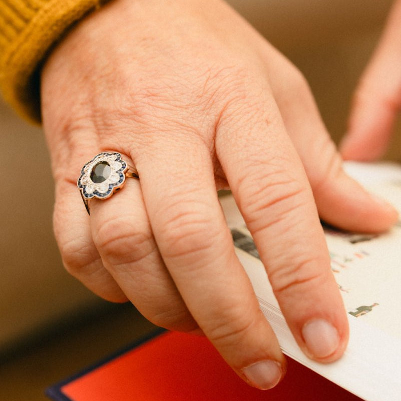 Bague Pompadour en or jaune, or blanc, saphirs et diamants - Castafiore