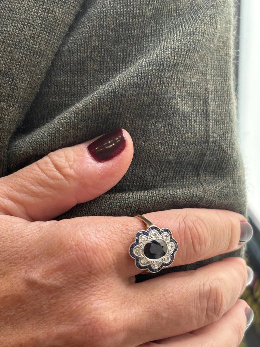 Bague Pompadour en or jaune, or blanc, saphirs et diamants - Castafiore