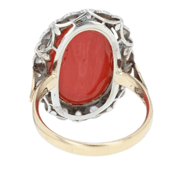 Bague Pompadour en or jaune, platine, corail et diamants - Castafiore