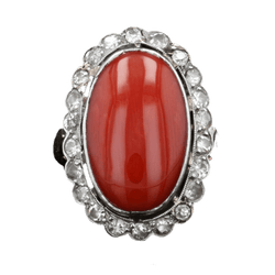Bague Pompadour en or jaune, platine, corail et diamants - Castafiore