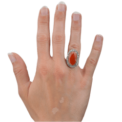 Bague Pompadour en or jaune, platine, corail et diamants - Castafiore