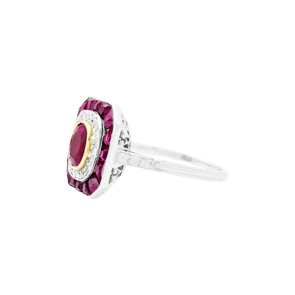 Bague Pompadour en or jaune, platine, rubis et diamants - Castafiore