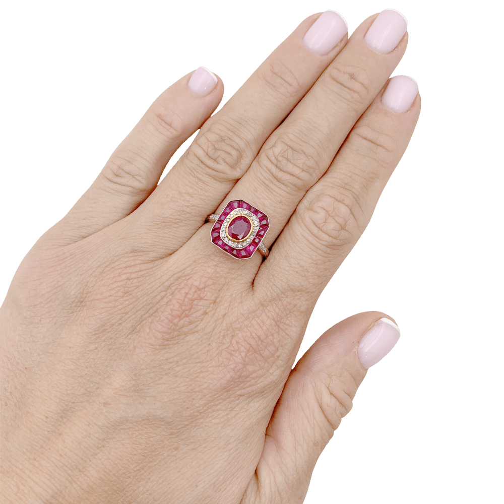 Bague Pompadour en or jaune, platine, rubis et diamants - Castafiore