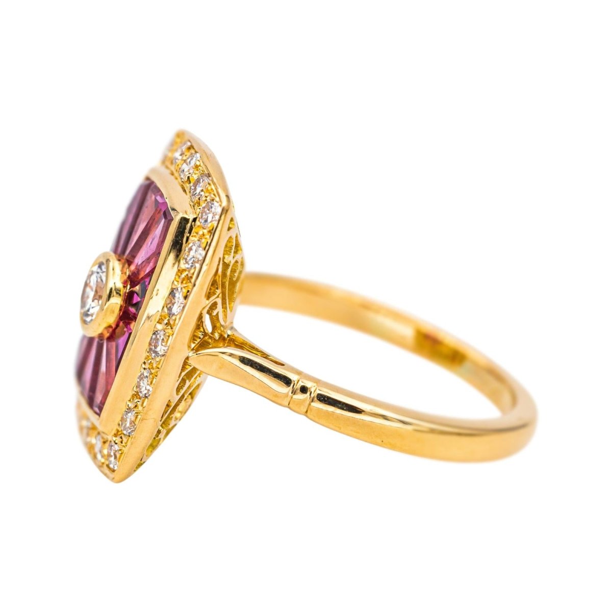 Bague Pompadour en or jaune, rubis et diamants - Castafiore