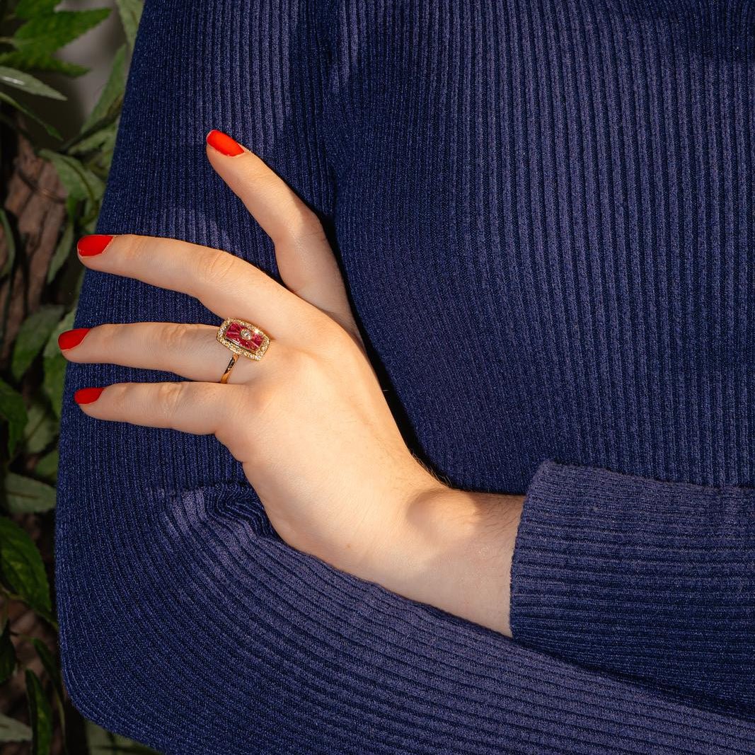 Bague Pompadour en or jaune, rubis et diamants - Castafiore