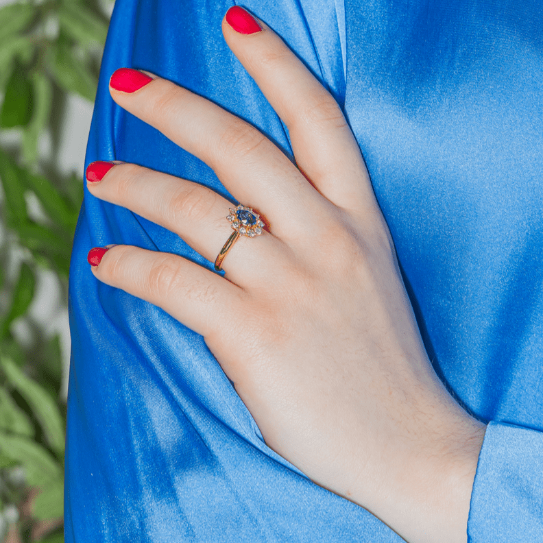 Bague Pompadour en or jaune, saphir et diamant - Castafiore