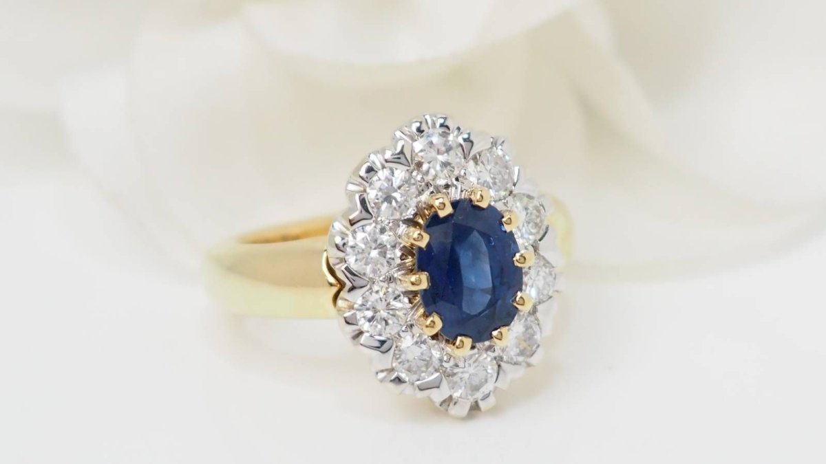 Bague Pompadour en or jaune, saphir et diamants - Castafiore