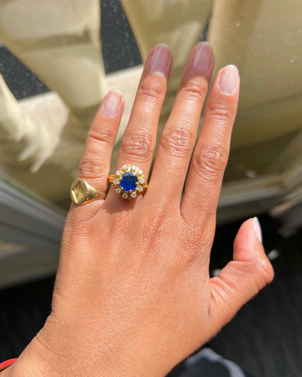 Bague Pompadour en or jaune, saphir et diamants – Castafiore